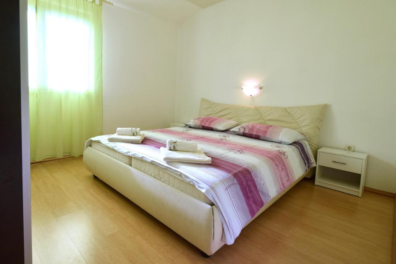 Apartments Marinela Njivice Luaran gambar